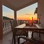 Gostinjska kuća Marela Apartments 3*