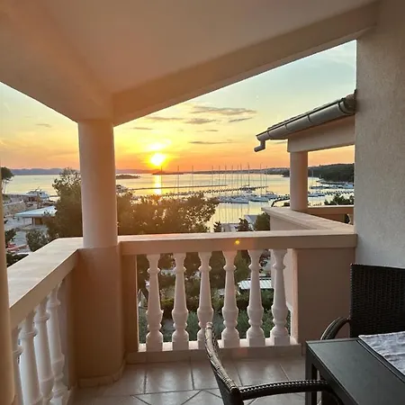 Marela Apartments 3*